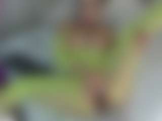 Live cam show with Angie-Roses - Tease on CamClone