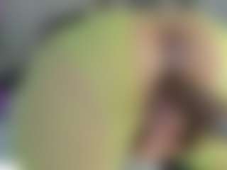 Live cam show with Angie-Roses - Flashing on sexylive.show