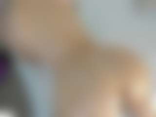 Live cam show with Angie-Roses - Flashing on Camsoda