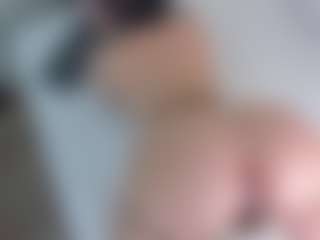 Live cam show with Angie-Roses - Flashing on Livezox