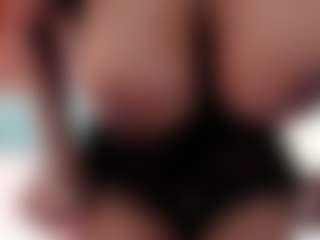 Live cam show with PinkCeleste - Middle Aged on AdultVida.com