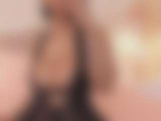 PinkCeleste MILF webcam performer live streaming