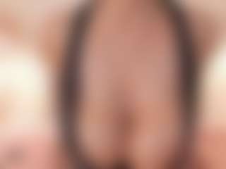 PinkCeleste MILF webcam performer live streaming