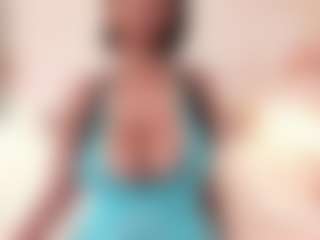 PinkCeleste MILF webcam performer live streaming