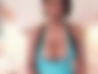 PinkCeleste MILF webcam performer live streaming