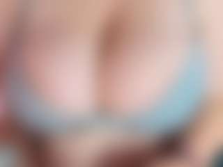 Live cam show with Zalymature - Oil on CamClone