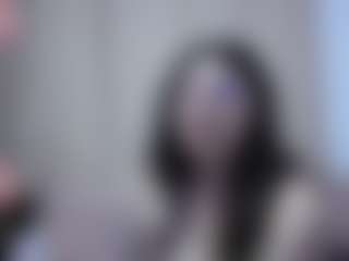 Live cam show with Lesliee22 - Nipple Piercings on Latina Girls