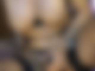 AnnesWhite MILF webcam performer live streaming