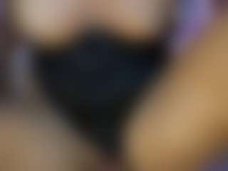 AnnesWhite MILF webcam performer live streaming