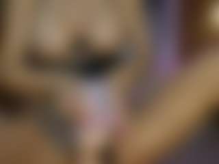 AnnesWhite MILF webcam performer live streaming