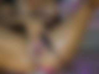 AnnesWhite MILF webcam performer live streaming