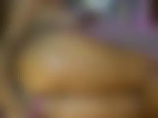 AnnesWhite MILF webcam performer live streaming