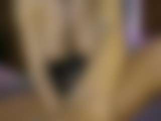 AnnesWhite MILF webcam performer live streaming