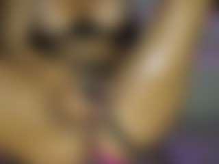 AnnesWhite MILF webcam performer live streaming