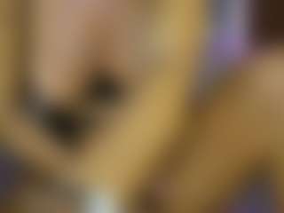 AnnesWhite MILF webcam performer live streaming