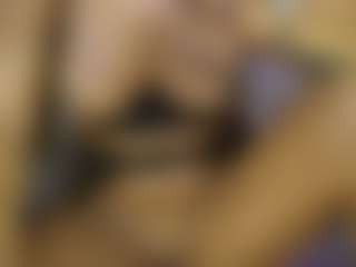 AnnesWhite MILF webcam performer live streaming