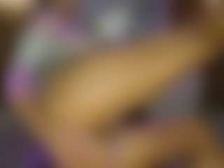 AnnesWhite MILF webcam performer live streaming