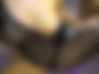 AnnesWhite MILF webcam performer live streaming