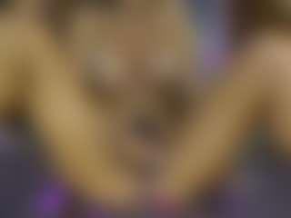 Live cam show with AnnesWhite - Flashing on madthumbs
