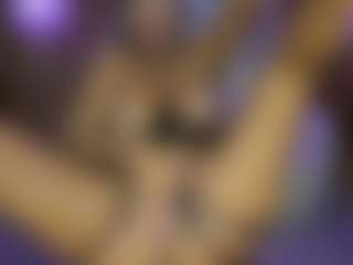 Live cam show with AnnesWhite - Blonde Hair MILF on sexylive.show