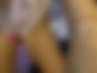 AnnesWhite MILF webcam performer live streaming