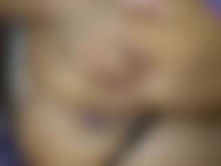 Live cam show with AnnesWhite - Shaved Pussy MILF on Camming Site
