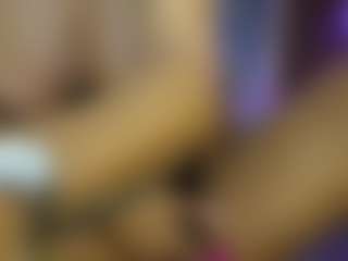 AnnesWhite MILF webcam performer live streaming