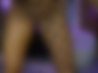 AnnesWhite MILF webcam performer live streaming