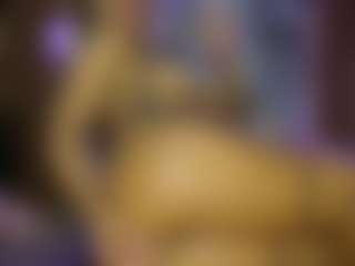 Live cam show with AnnesWhite - Bedroom MILF on Camsoda