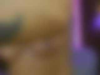 Live cam show with AnnesWhite - Bedroom MILF on livesuperchat.net