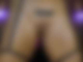 Live cam show with AnnesWhite - Bedroom on SinfulBabes