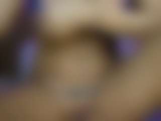 AnnesWhite MILF webcam performer live streaming