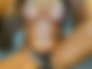 AnnesWhite MILF webcam performer live streaming
