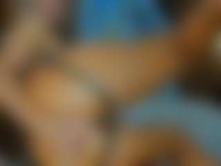 AnnesWhite MILF webcam performer live streaming