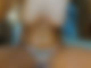 AnnesWhite MILF webcam performer live streaming