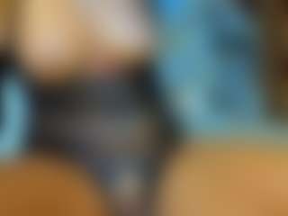Live cam show with AnnesWhite - Bedroom on fuklive.com
