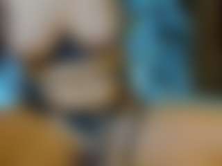 AnnesWhite MILF webcam performer live streaming