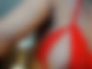 AnnesWhite MILF webcam performer live streaming