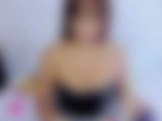 Live cam show with Anny Rouse - Fingers on Camming Site
