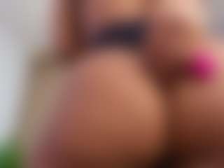 Live cam show with Katie Cruz - Spank on AdultVida.com