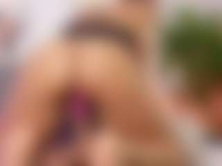 Live cam show with Katie Cruz - Fingers on Camsoda