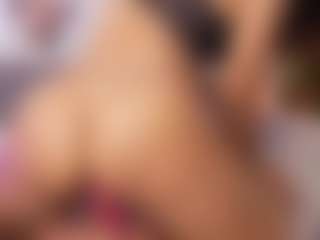 Live cam show with Katie Cruz - Average on Stripli.com