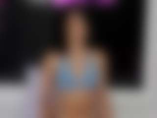 Live cam show with Rennata-S - Ebony Shaved Pussy on Camsoda