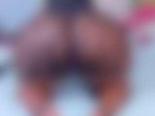 Live cam show with Danna Brown - Thick on CamSodaAdn