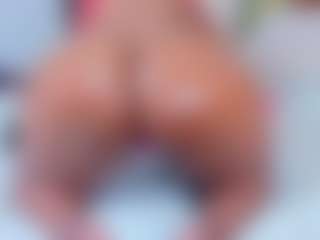 Live cam show with Danna Brown - Ebony MILF on Soda Cam