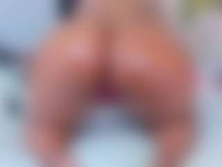 Live cam show with Danna Brown - Ebony on Camming Site | colombia