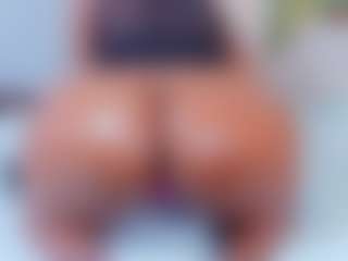 Danna Brown MILF webcam performer live streaming