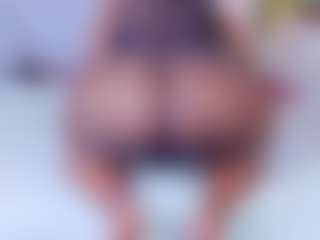 Live cam show with Danna Brown - BBW on CamClone