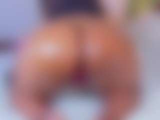 Danna Brown MILF webcam performer live streaming