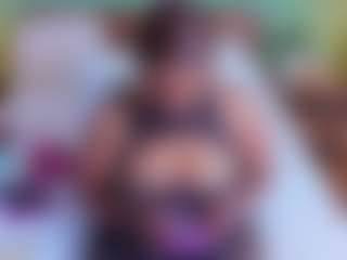 Danna Brown MILF webcam performer live streaming